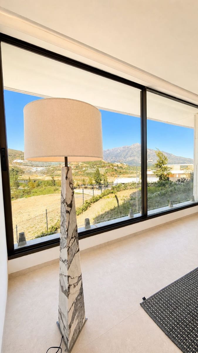4 bedroom Apartment for sale in La Quinta with pool garage - € 1,725,000 (Ref: 9824007)