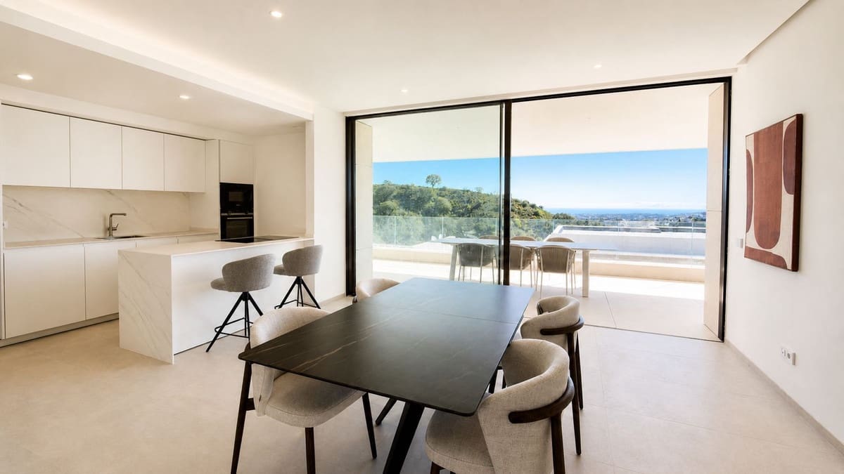 4 bedroom Apartment for sale in La Quinta with pool garage - € 1,725,000 (Ref: 9824007)