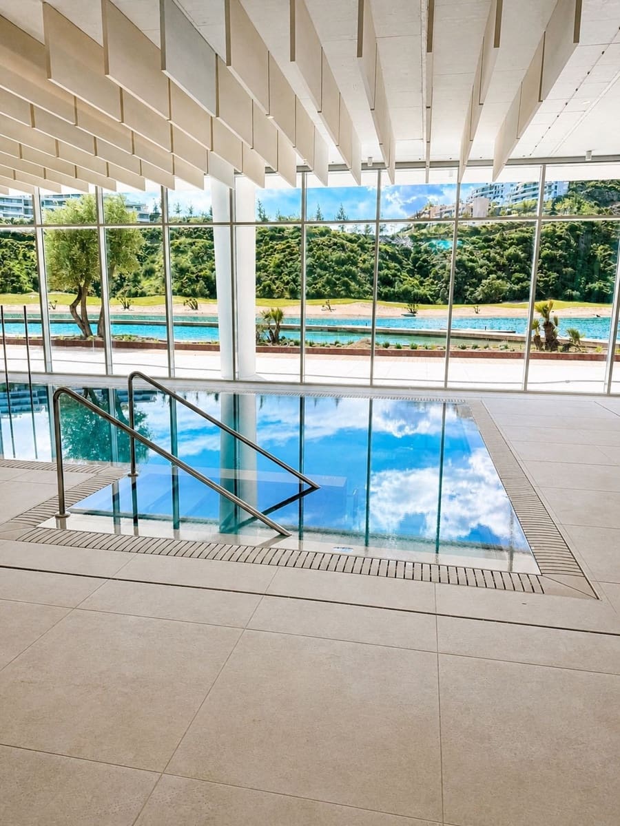 4 bedroom Apartment for sale in La Quinta with pool garage - € 1,725,000 (Ref: 9824007)