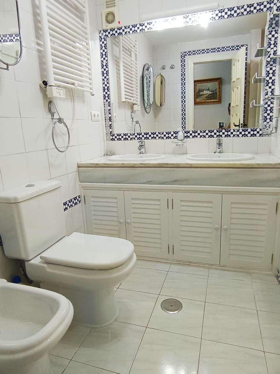 3 bedroom Apartment for sale in Fuengirola with pool garage - € 785,000 (Ref: 9824040)