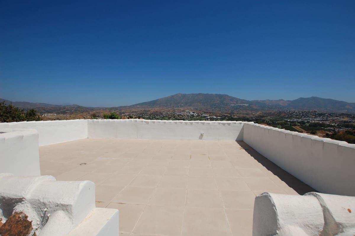 3 bedroom Villa for sale in Cerro del Aguila with pool garage - € 995,000 (Ref: 9827724)