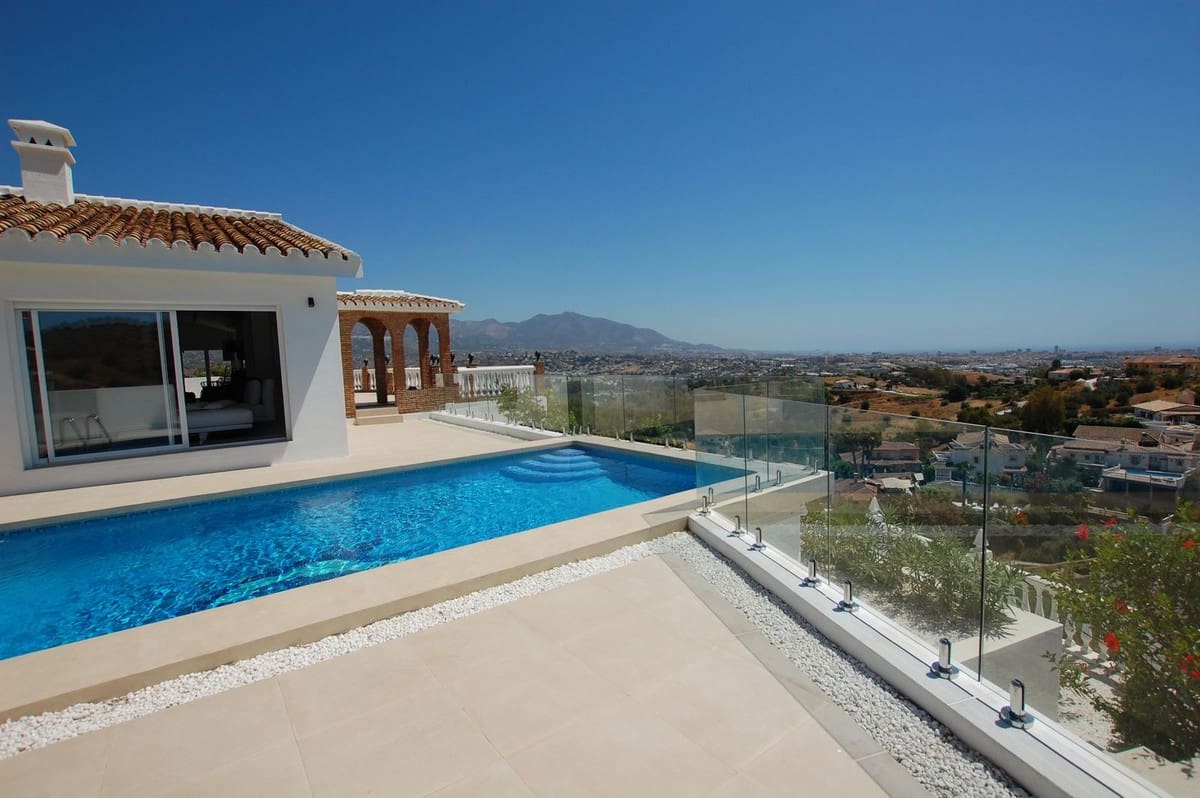 3 bedroom Villa for sale in Cerro del Aguila with pool garage - € 995,000 (Ref: 9827724)