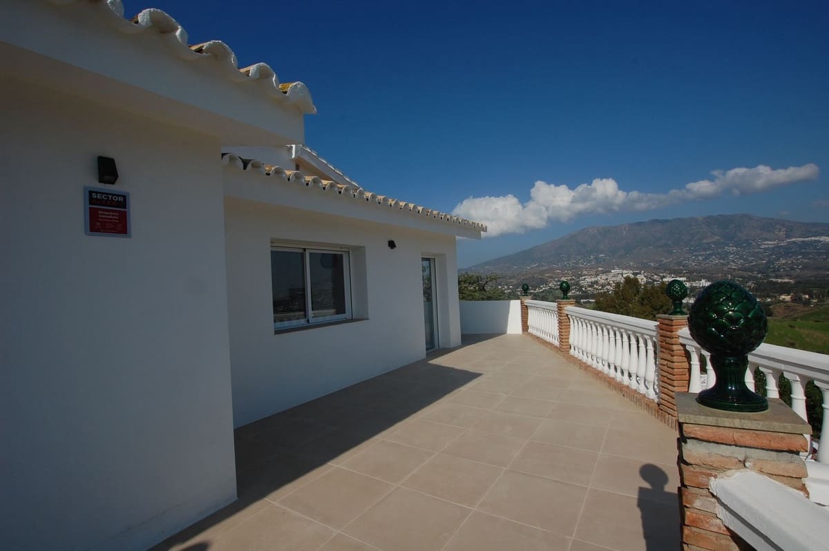 3 bedroom Villa for sale in Cerro del Aguila with pool garage - € 995,000 (Ref: 9827724)