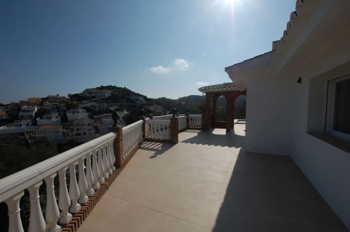 3 bedroom Villa for sale in Cerro del Aguila with pool garage - € 995,000 (Ref: 9827724)