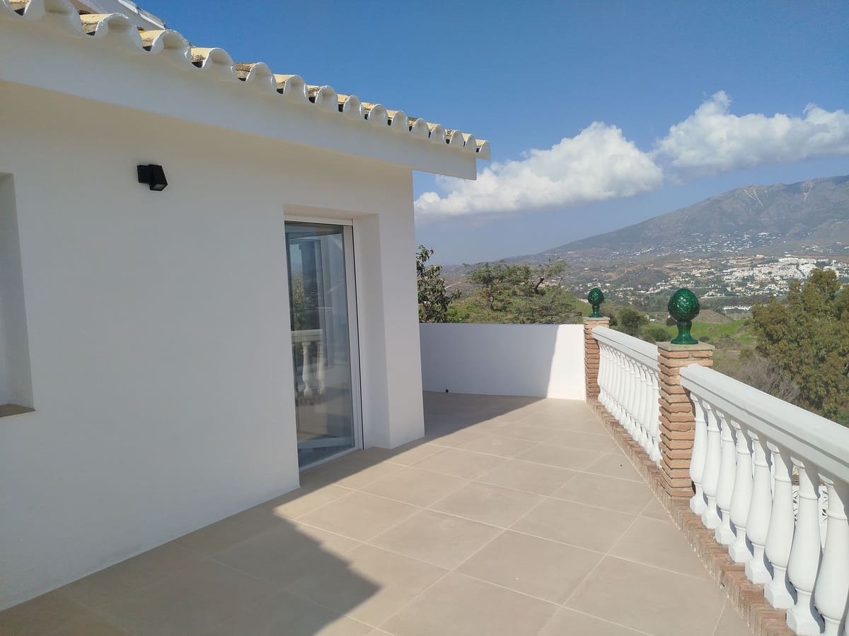 3 bedroom Villa for sale in Cerro del Aguila with pool garage - € 995,000 (Ref: 9827724)