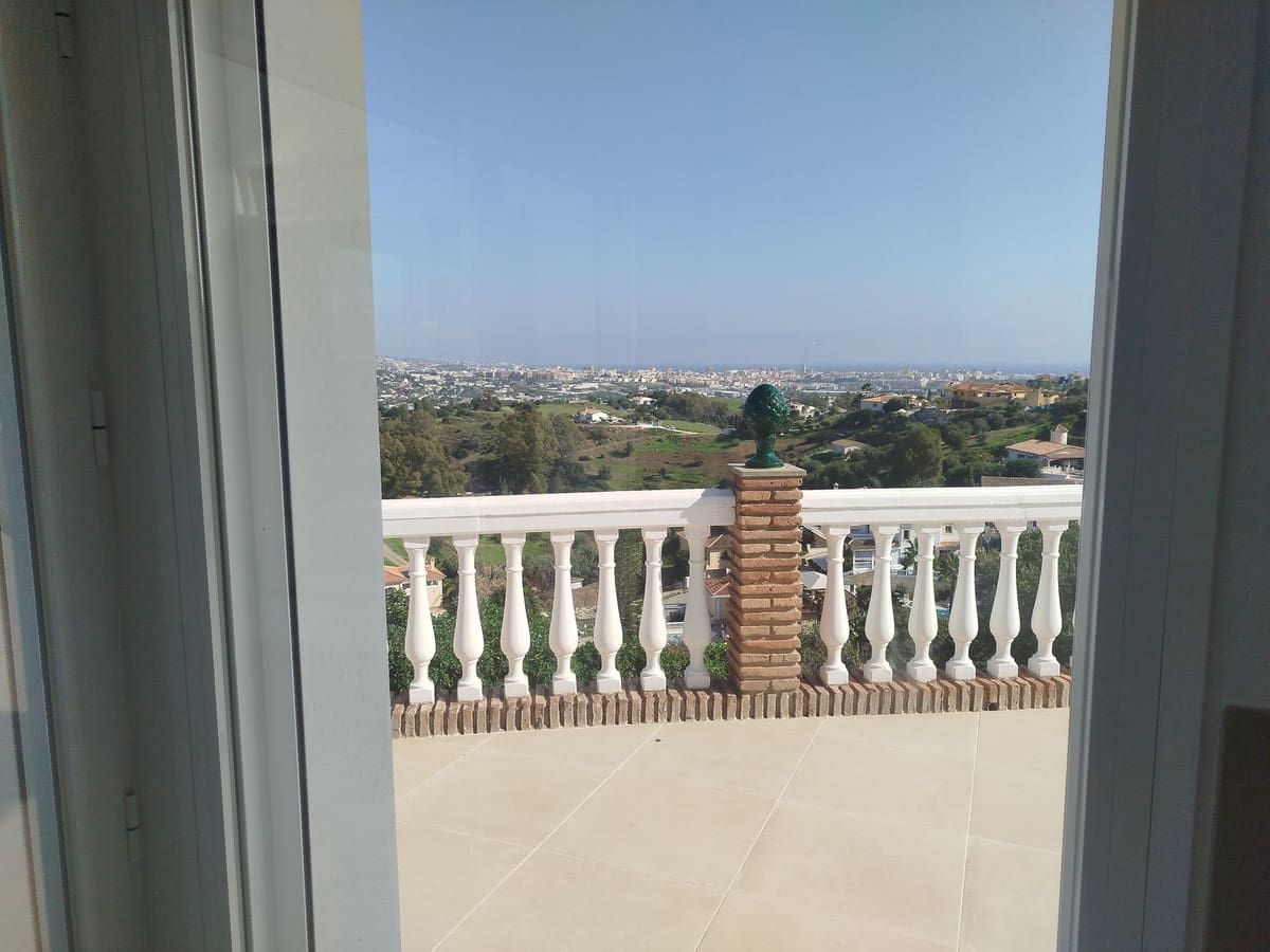 3 bedroom Villa for sale in Cerro del Aguila with pool garage - € 995,000 (Ref: 9827724)