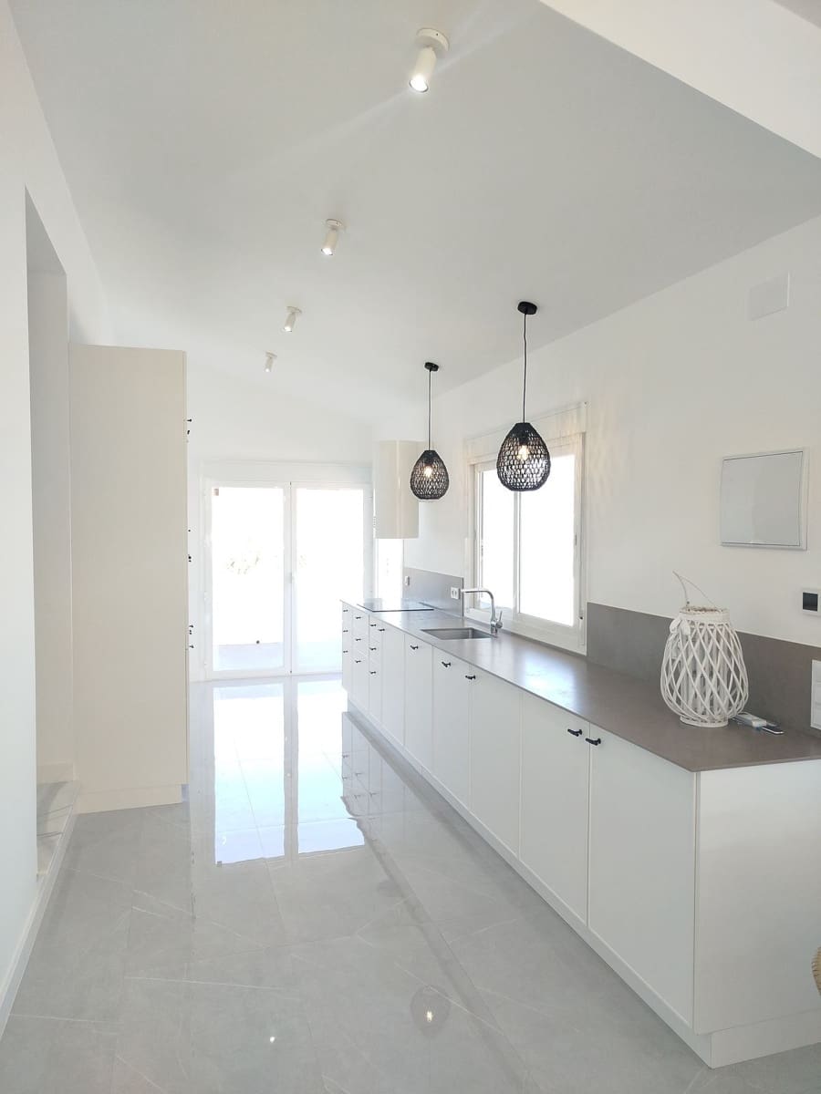 3 bedroom Villa for sale in Cerro del Aguila with pool garage - € 995,000 (Ref: 9827724)