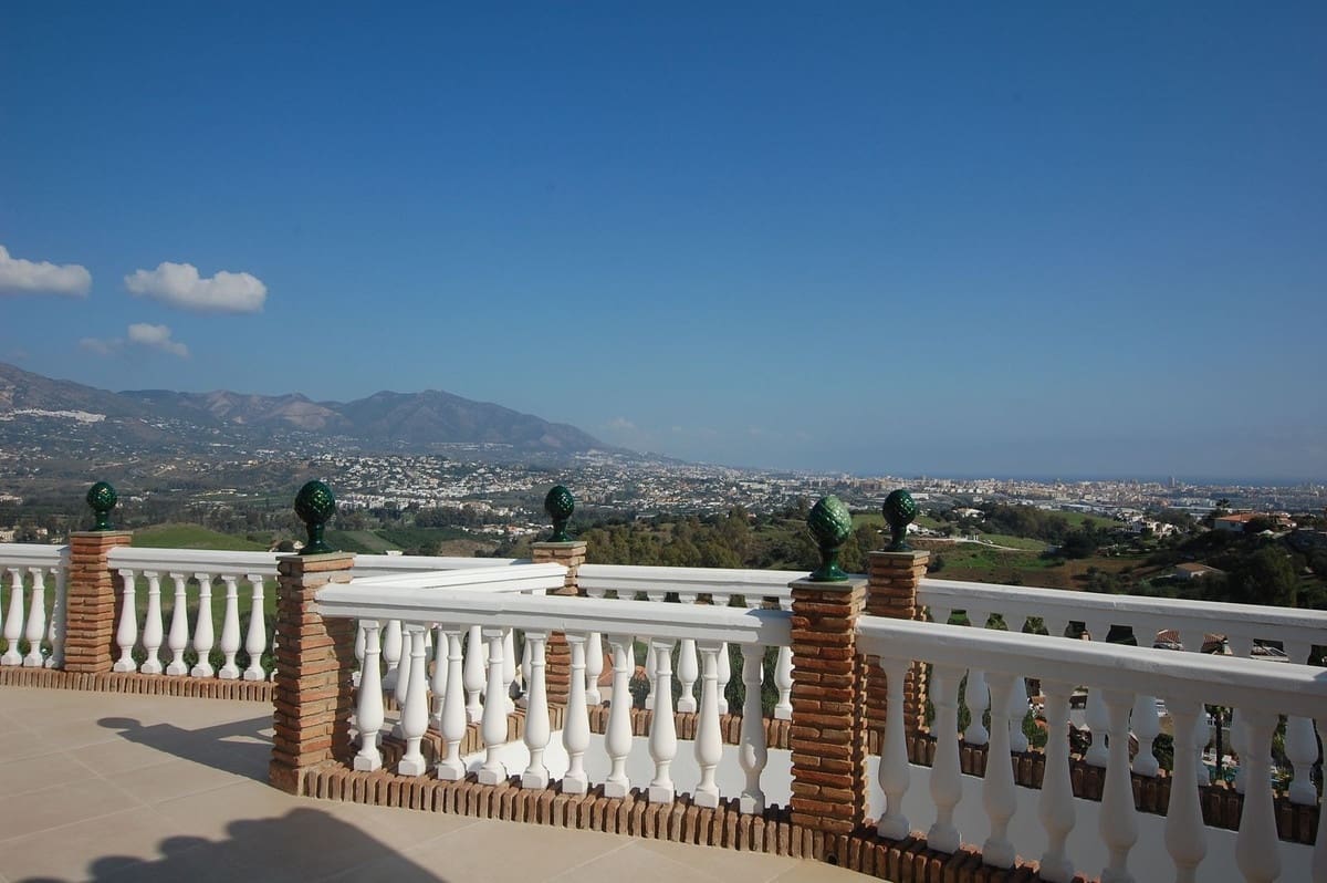 3 bedroom Villa for sale in Cerro del Aguila with pool garage - € 995,000 (Ref: 9827724)