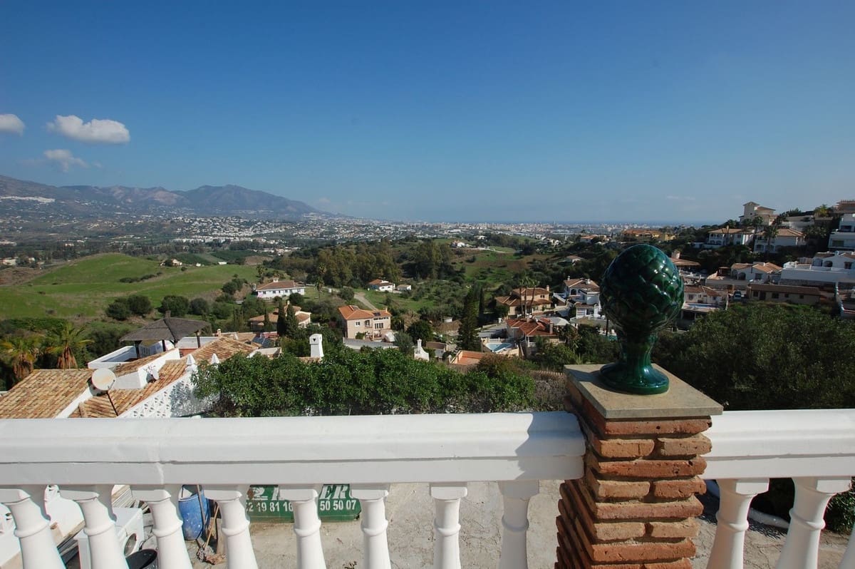 3 bedroom Villa for sale in Cerro del Aguila with pool garage - € 995,000 (Ref: 9827724)