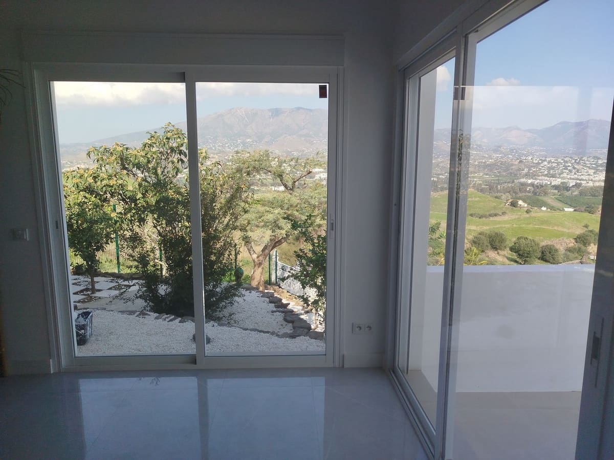 3 bedroom Villa for sale in Cerro del Aguila with pool garage - € 995,000 (Ref: 9827724)