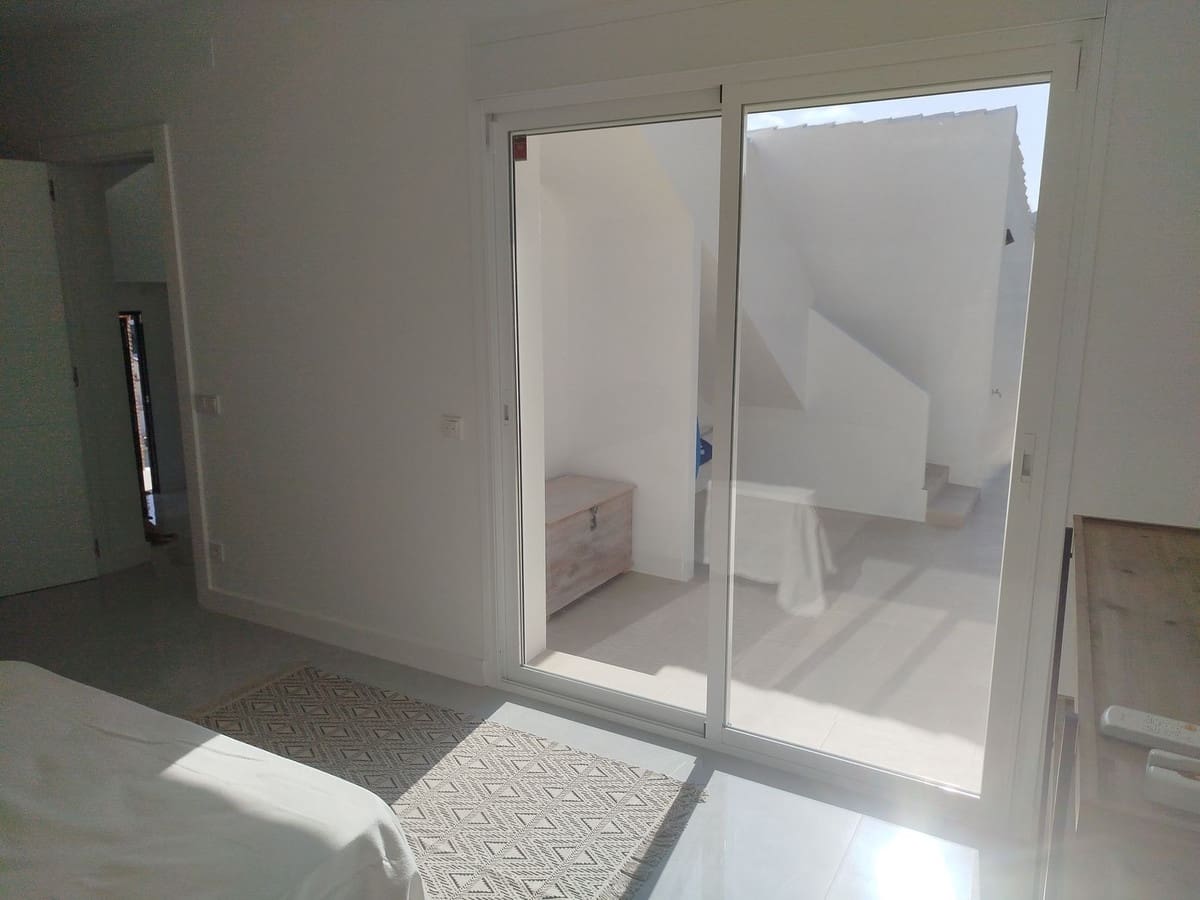 3 bedroom Villa for sale in Cerro del Aguila with pool garage - € 995,000 (Ref: 9827724)