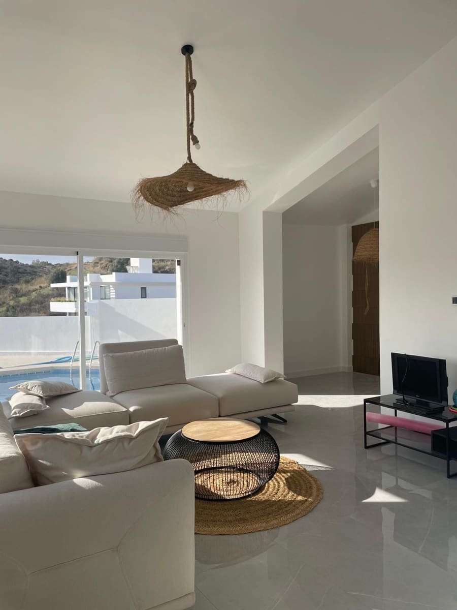 3 bedroom Villa for sale in Cerro del Aguila with pool garage - € 995,000 (Ref: 9827724)