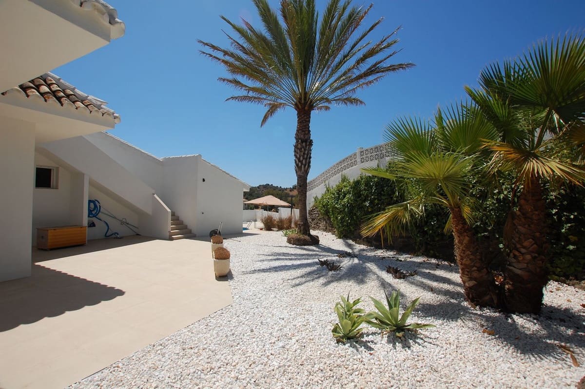 3 bedroom Villa for sale in Cerro del Aguila with pool garage - € 995,000 (Ref: 9827724)