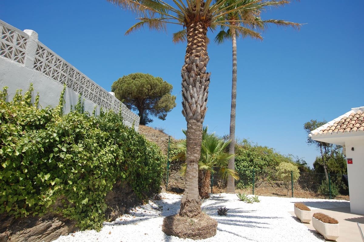 3 bedroom Villa for sale in Cerro del Aguila with pool garage - € 995,000 (Ref: 9827724)