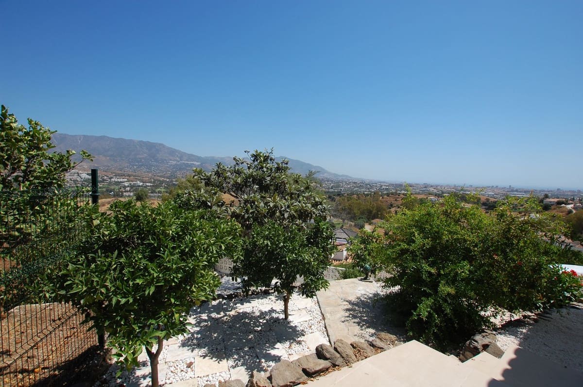 3 bedroom Villa for sale in Cerro del Aguila with pool garage - € 995,000 (Ref: 9827724)