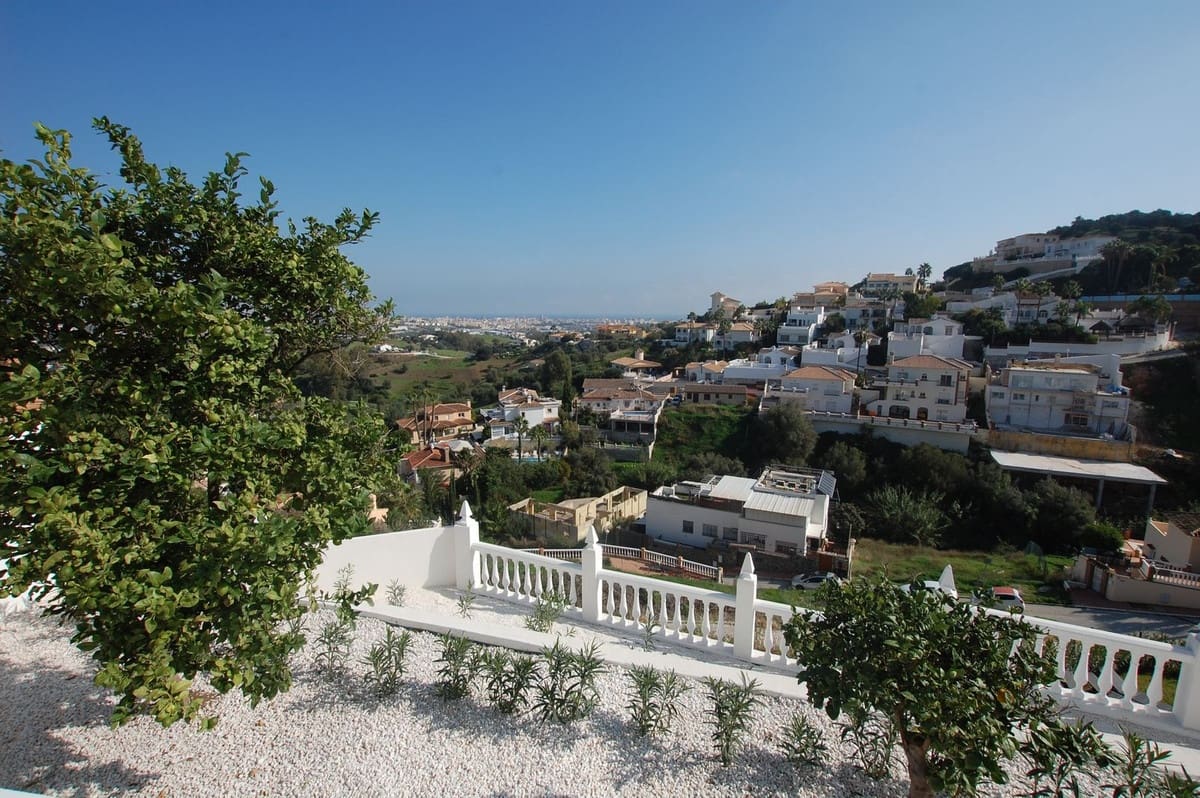 3 bedroom Villa for sale in Cerro del Aguila with pool garage - € 995,000 (Ref: 9827724)