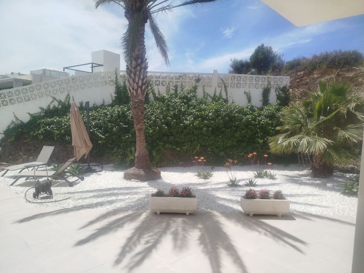 3 bedroom Villa for sale in Cerro del Aguila with pool garage - € 995,000 (Ref: 9827724)