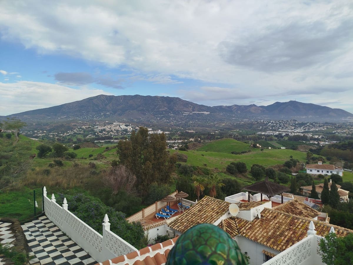 3 bedroom Villa for sale in Cerro del Aguila with pool garage - € 995,000 (Ref: 9827724)
