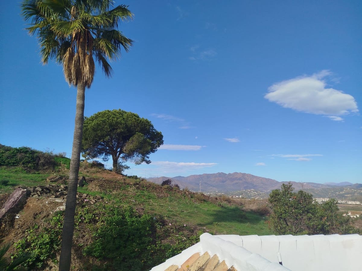 3 bedroom Villa for sale in Cerro del Aguila with pool garage - € 995,000 (Ref: 9827724)