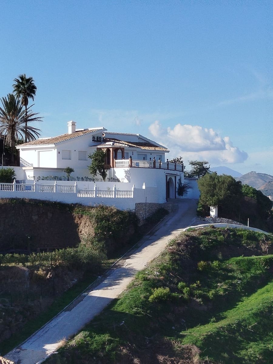 3 bedroom Villa for sale in Cerro del Aguila with pool garage - € 995,000 (Ref: 9827724)