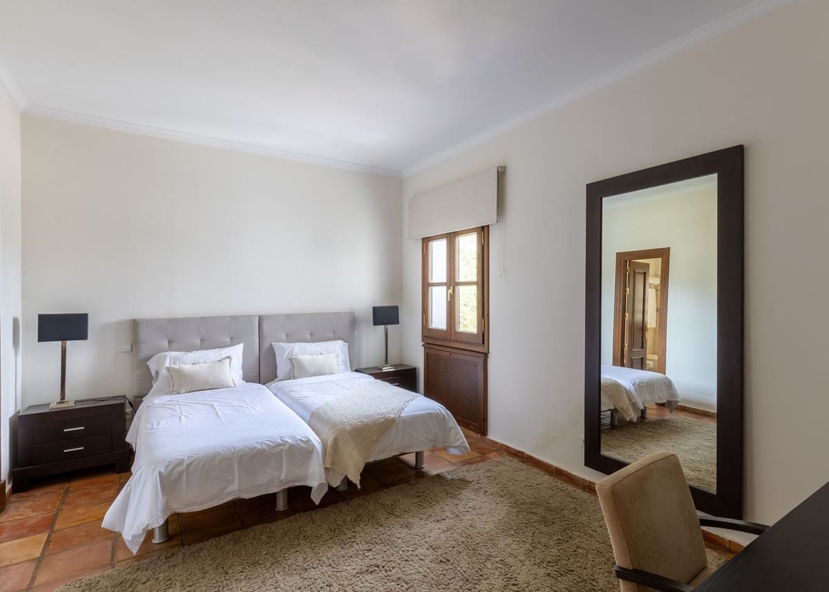 4 sovrum Villa till salu i Benahavis med pool garage - 2 150 000 € (Ref: 9827986)