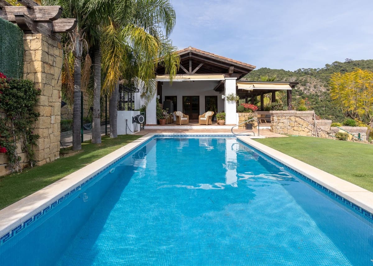 4 sovrum Villa till salu i Benahavis med pool garage - 2 150 000 € (Ref: 9827986)