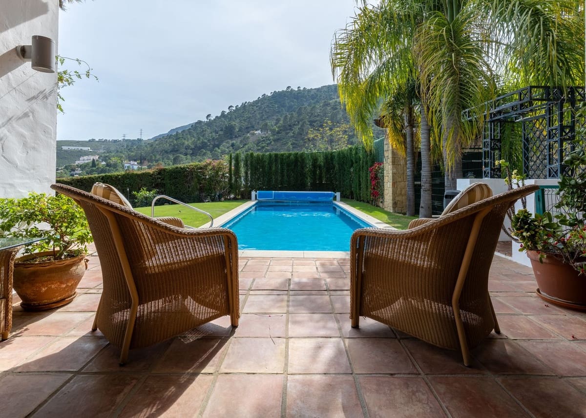 4 sovrum Villa till salu i Benahavis med pool garage - 2 150 000 € (Ref: 9827986)