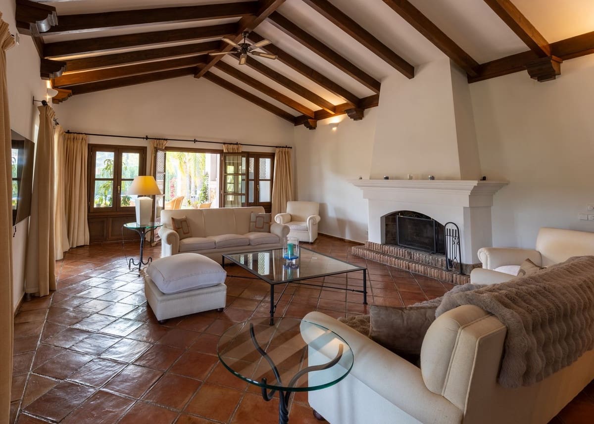 4 sovrum Villa till salu i Benahavis med pool garage - 2 150 000 € (Ref: 9827986)