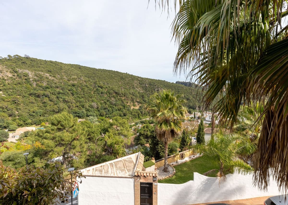 4 sovrum Villa till salu i Benahavis med pool garage - 2 150 000 € (Ref: 9827986)