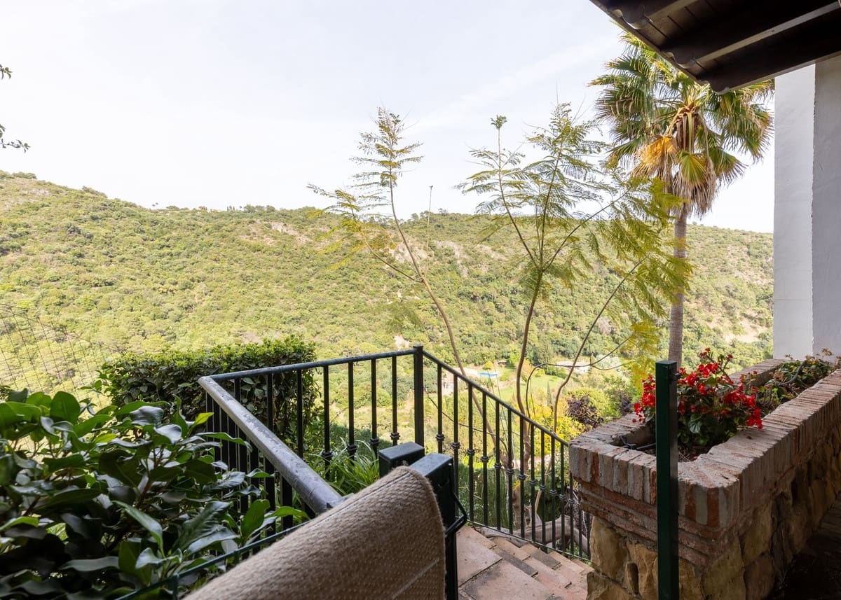4 sovrum Villa till salu i Benahavis med pool garage - 2 150 000 € (Ref: 9827986)