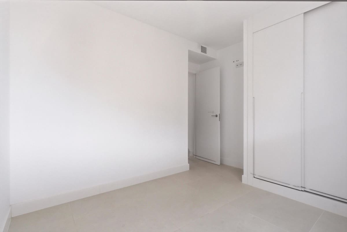 2 bedroom Apartment for sale in Fuengirola with pool garage - € 494,997 (Ref: 9827988)