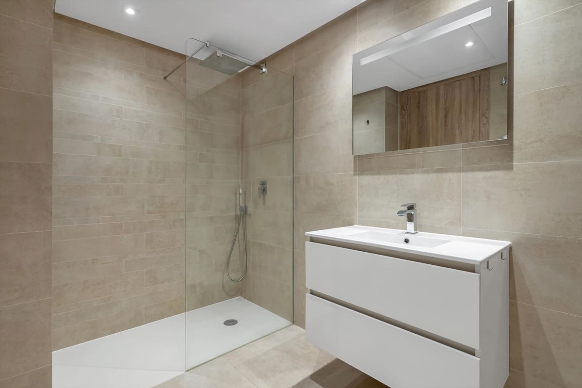3 bedroom Apartment for sale in Benahavis with pool garage - € 895,000 (Ref: 9829910)