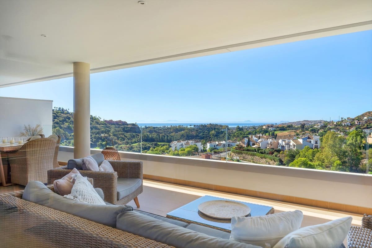 3 bedroom Apartment for sale in Benahavis with pool garage - € 895,000 (Ref: 9829910)