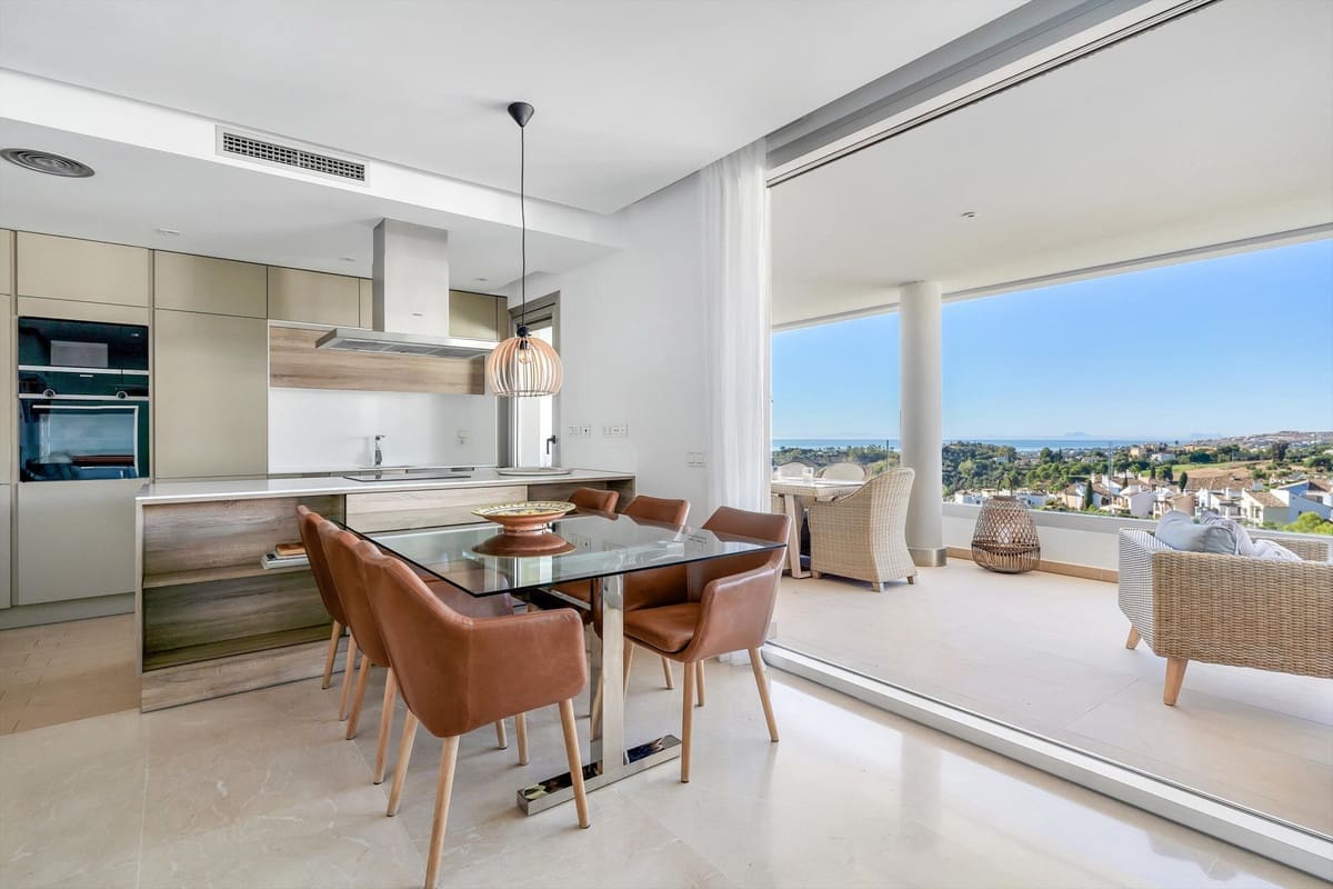 3 bedroom Apartment for sale in Benahavis with pool garage - € 895,000 (Ref: 9829910)