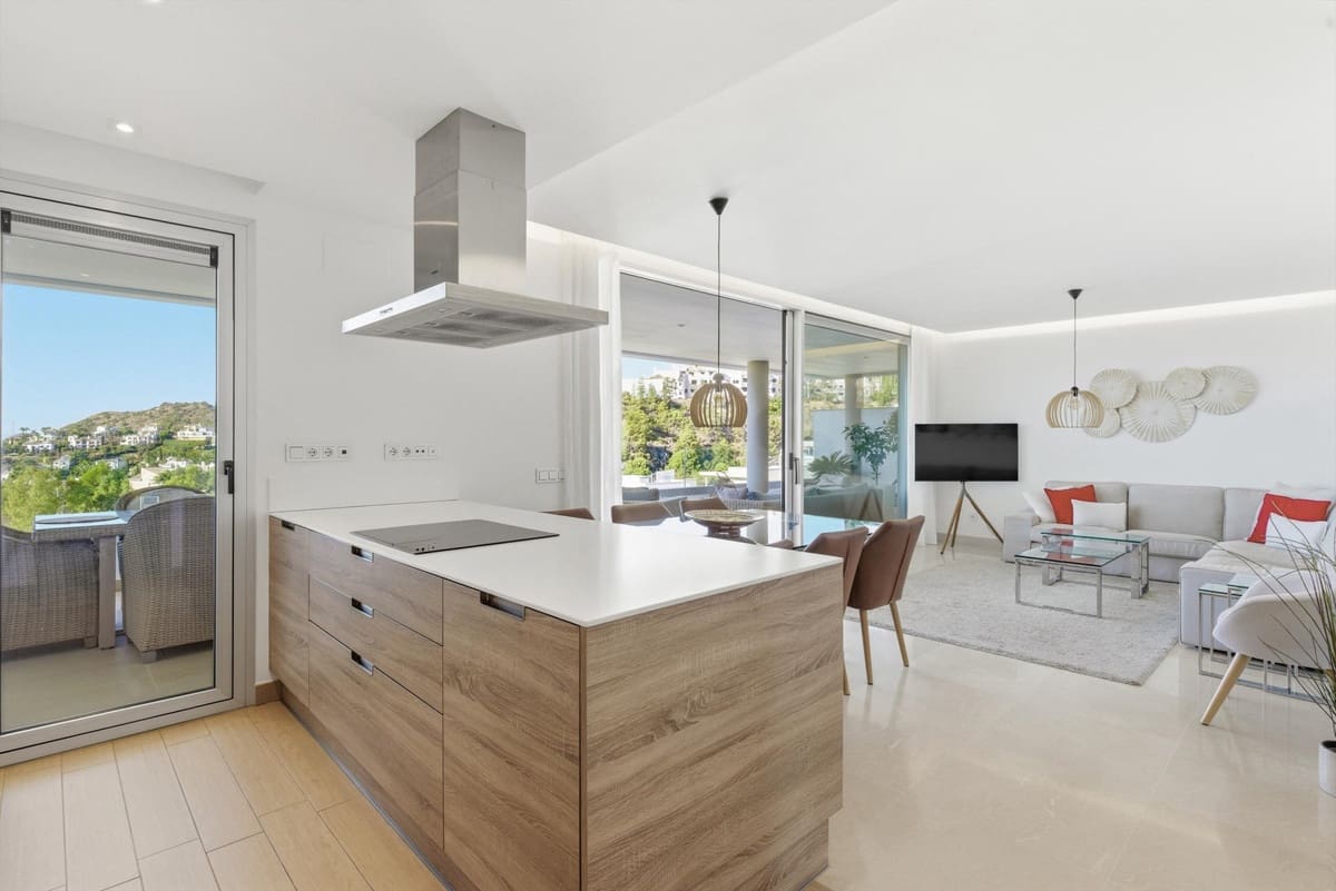 3 bedroom Apartment for sale in Benahavis with pool garage - € 895,000 (Ref: 9829910)