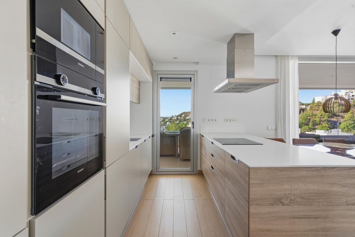 3 bedroom Apartment for sale in Benahavis with pool garage - € 895,000 (Ref: 9829910)