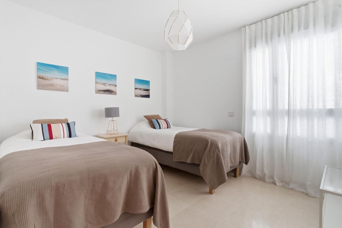 3 bedroom Apartment for sale in Benahavis with pool garage - € 895,000 (Ref: 9829910)