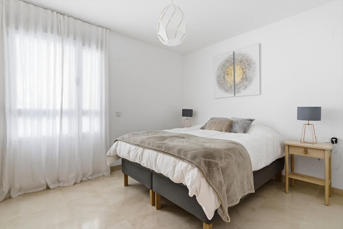3 bedroom Apartment for sale in Benahavis with pool garage - € 895,000 (Ref: 9829910)