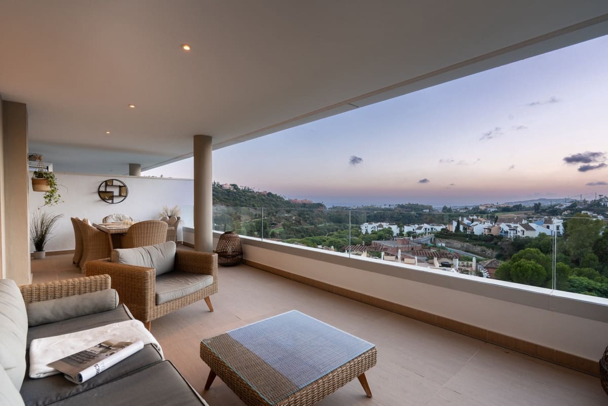 3 bedroom Apartment for sale in Benahavis with pool garage - € 895,000 (Ref: 9829910)