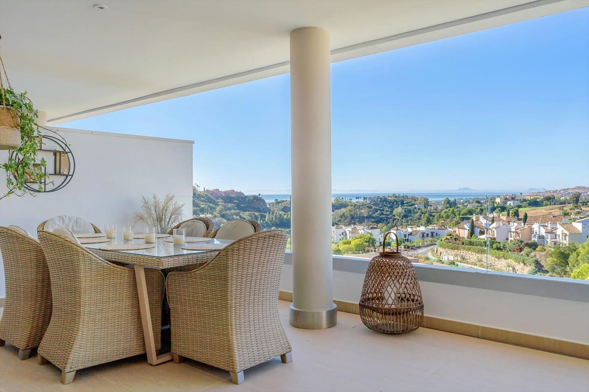3 bedroom Apartment for sale in Benahavis with pool garage - € 895,000 (Ref: 9829910)