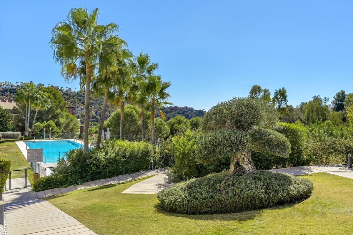 3 bedroom Apartment for sale in Benahavis with pool garage - € 895,000 (Ref: 9829910)