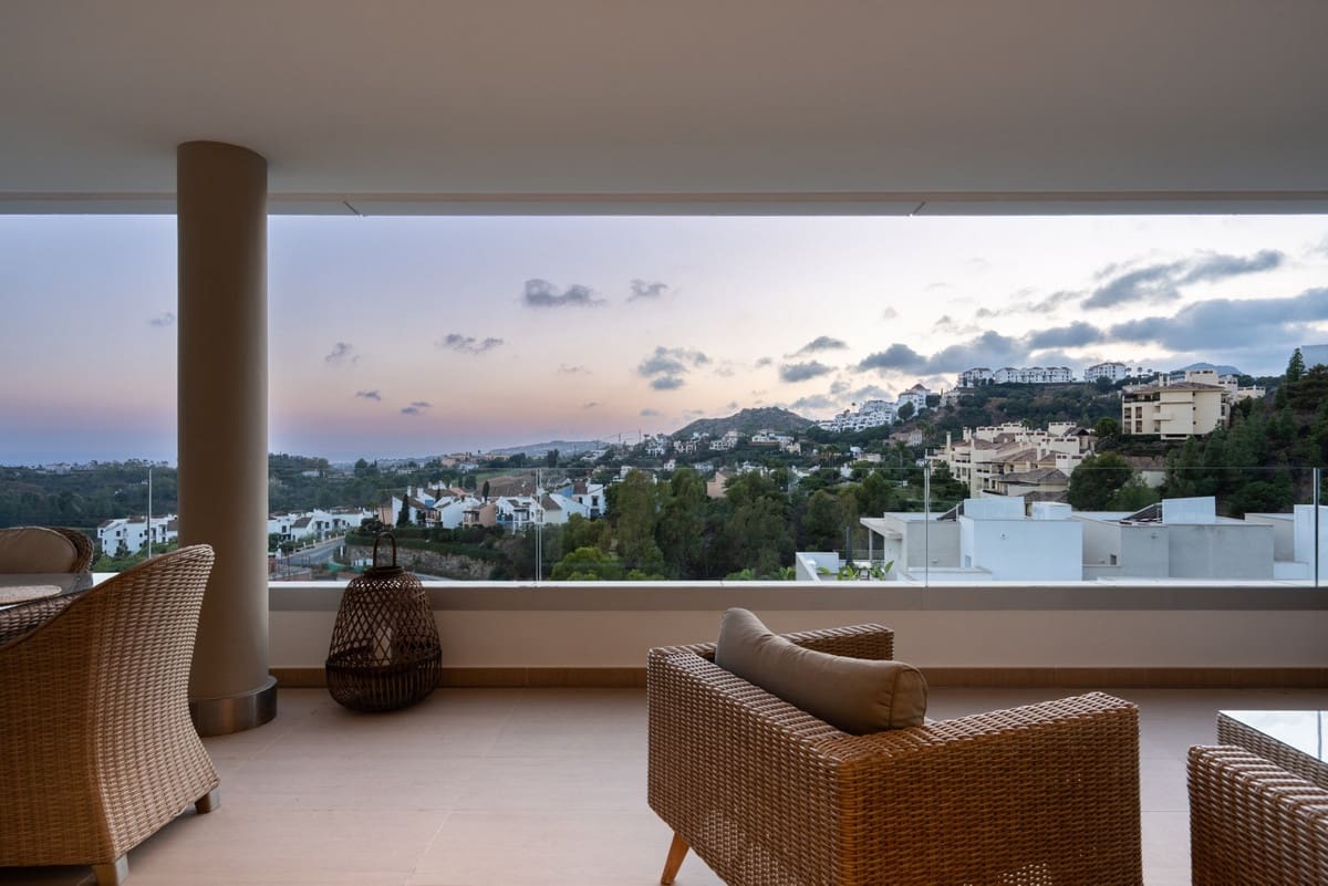 3 bedroom Apartment for sale in Benahavis with pool garage - € 895,000 (Ref: 9829910)