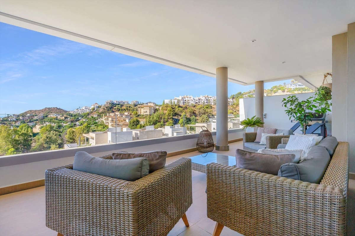 3 bedroom Apartment for sale in Benahavis with pool garage - € 895,000 (Ref: 9829910)