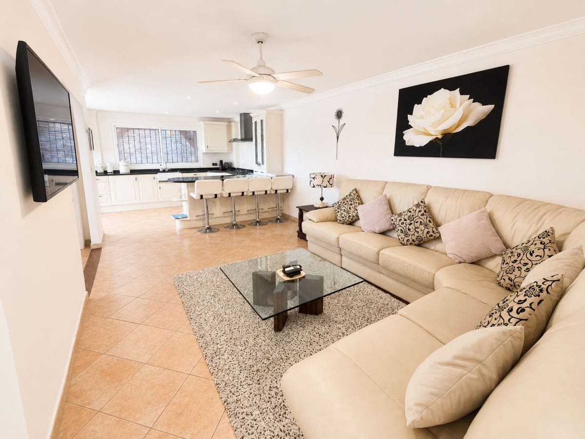 5 bedroom Villa for sale in Monda with pool garage - € 795,000 (Ref: 9829974)