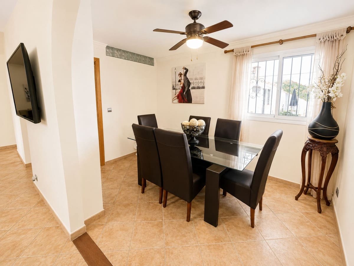 5 bedroom Villa for sale in Monda with pool garage - € 795,000 (Ref: 9829974)