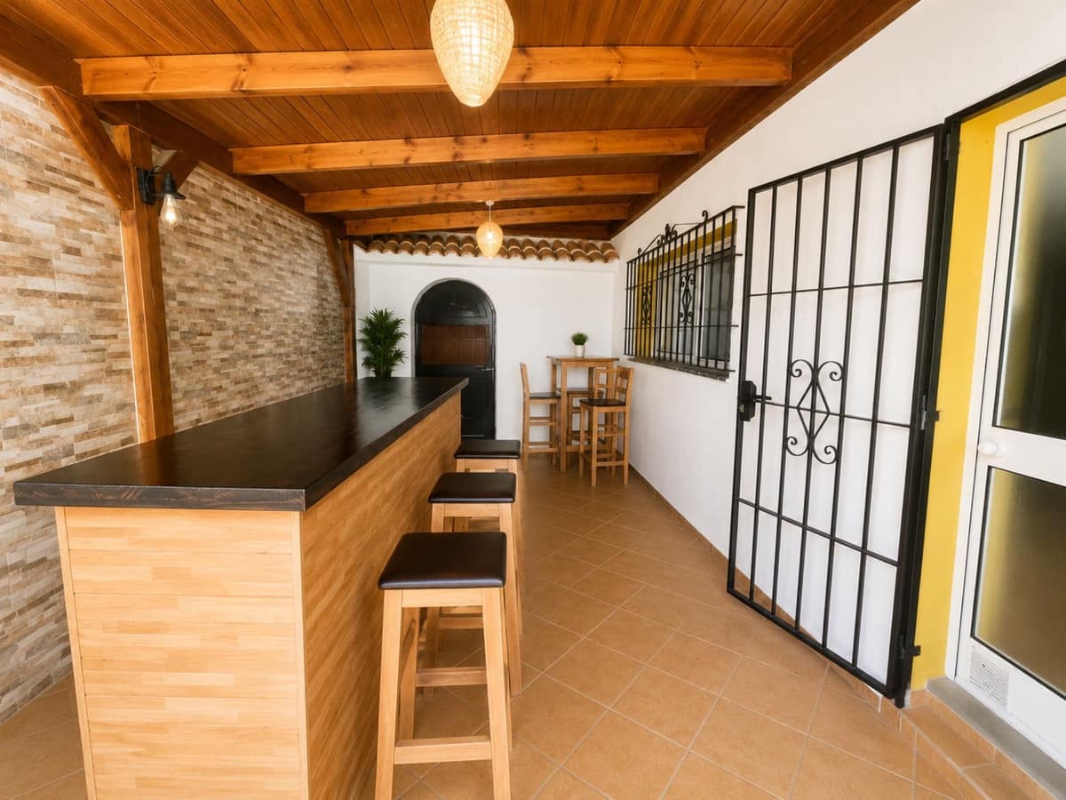 5 bedroom Villa for sale in Monda with pool garage - € 795,000 (Ref: 9829974)