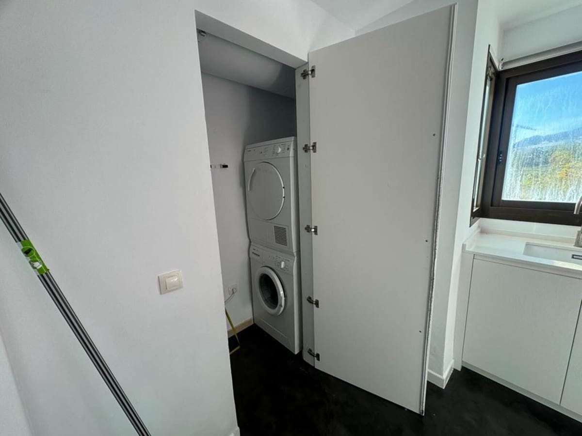 3 soverom Penthouse til salgs i Estepona med svømmebasseng garasje - € 485 000 (Ref: 9829975)
