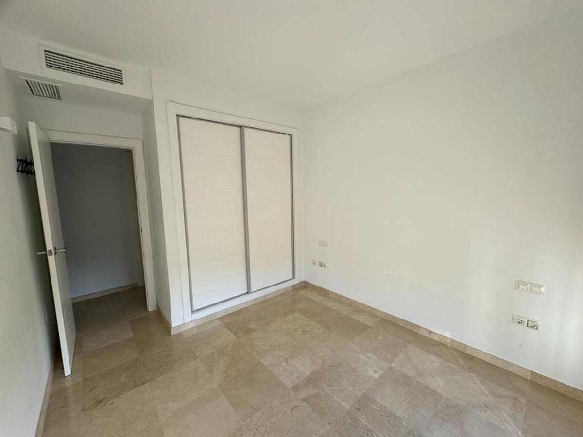 3 soverom Penthouse til salgs i Estepona med svømmebasseng garasje - € 485 000 (Ref: 9829975)