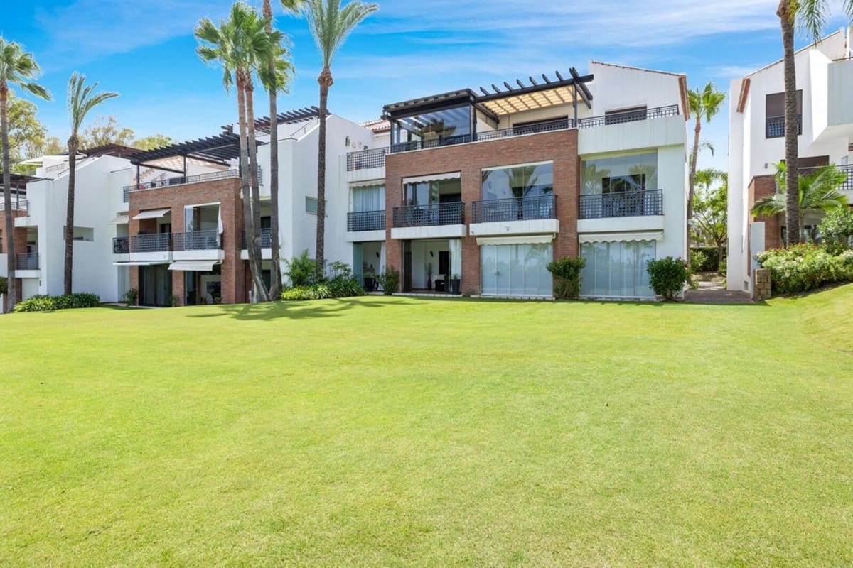 3 soverom Penthouse til salgs i Estepona med svømmebasseng garasje - € 485 000 (Ref: 9829975)