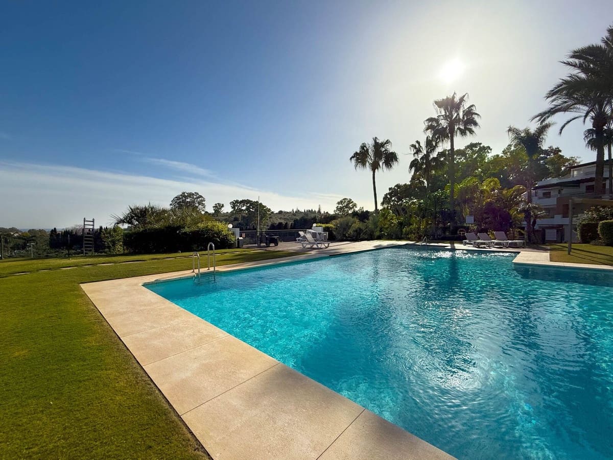 3 soverom Penthouse til salgs i Estepona med svømmebasseng garasje - € 485 000 (Ref: 9829975)